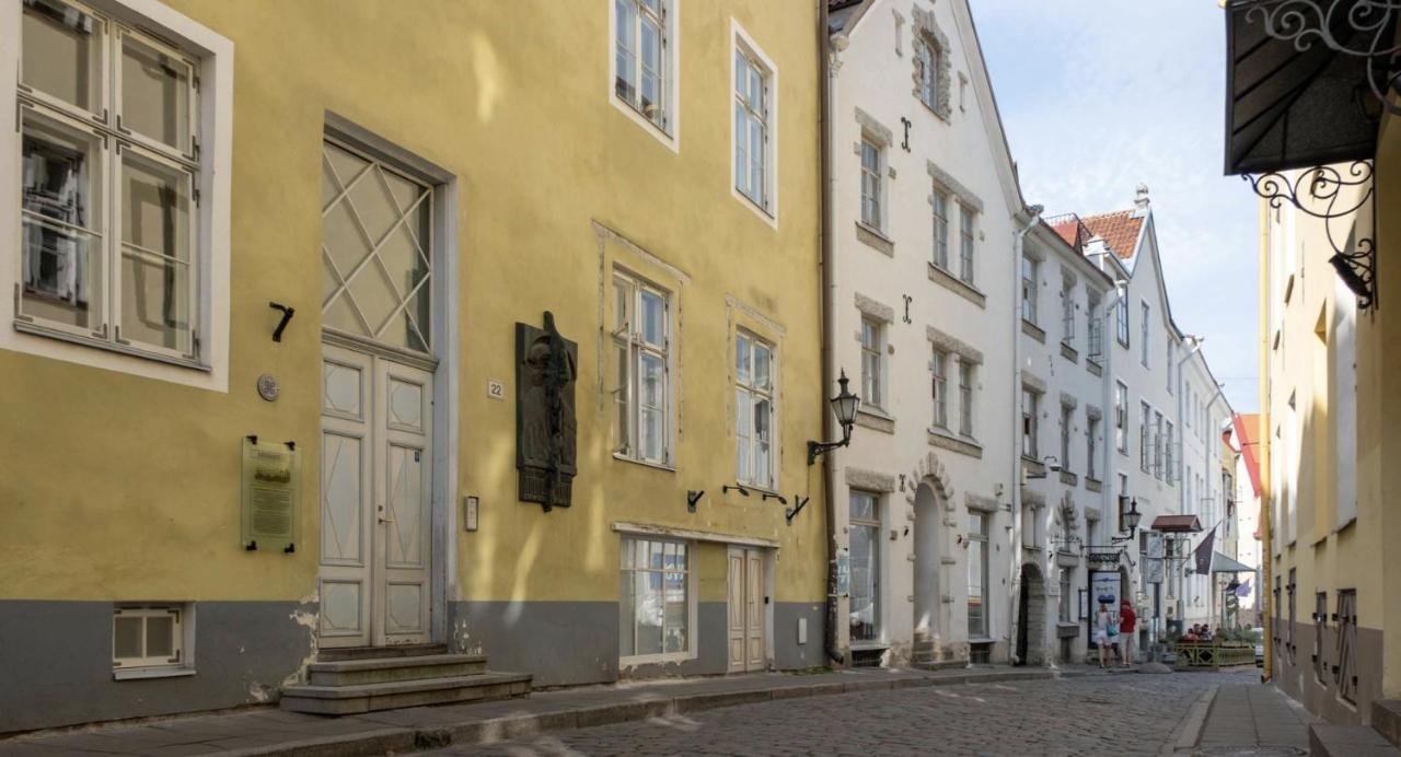 Spacious Studio Apartment In The Heart Of Old Town Tallinn Extérieur photo